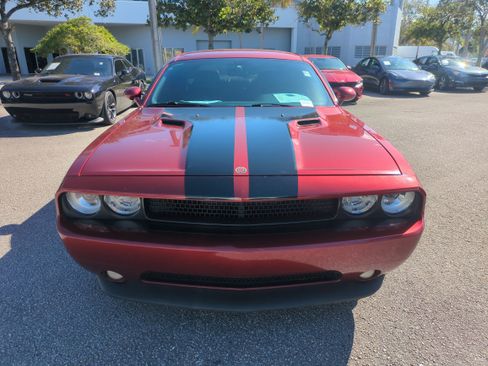 Used 2014 Dodge Challenger R/T image 3