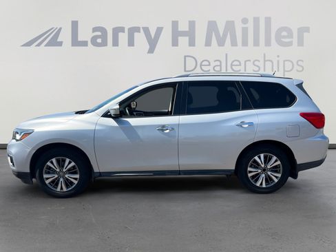 Used 2017 Nissan Pathfinder S FWD image 2