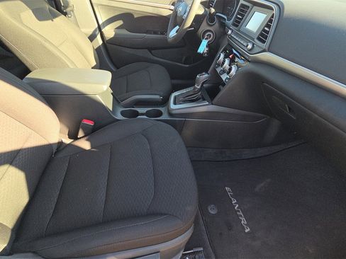 Used 2019 Hyundai Elantra SE w/ Cargo Package image 25