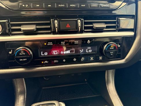 Used 2022 Nissan Pathfinder SL w/ SL Premium Package image 31