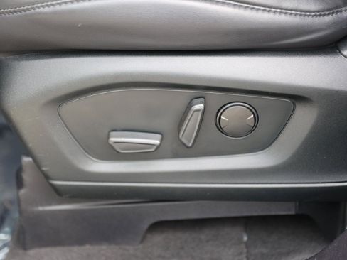 Used 2022 Ford Explorer XLT w/ Equipment Group 202A image 20