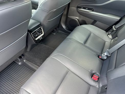 Certified 2025 Toyota Crown Signia image 16