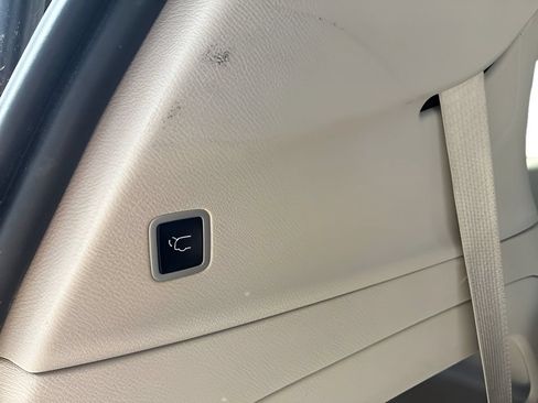 Used 2024 Chrysler Pacifica Touring-L FWD image 14