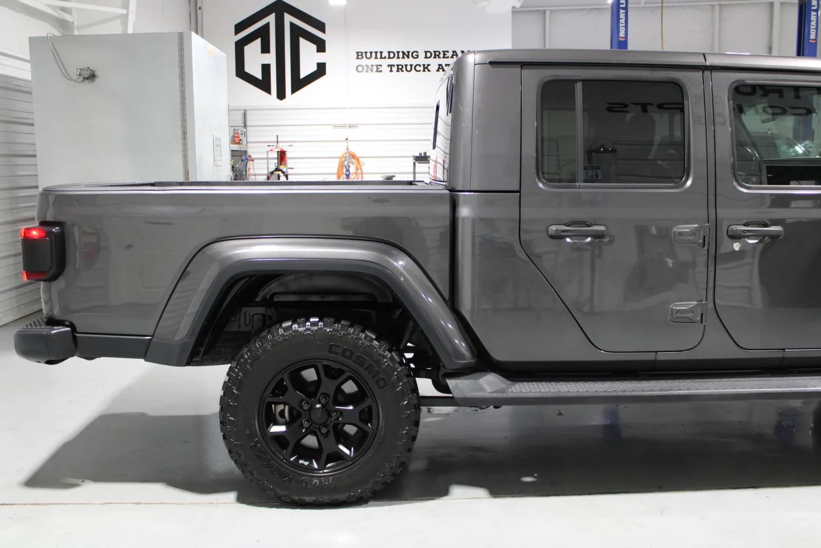 Used 2021 Jeep Gladiator Overland w/ Popular Equipment Package AWD/4WD image 16