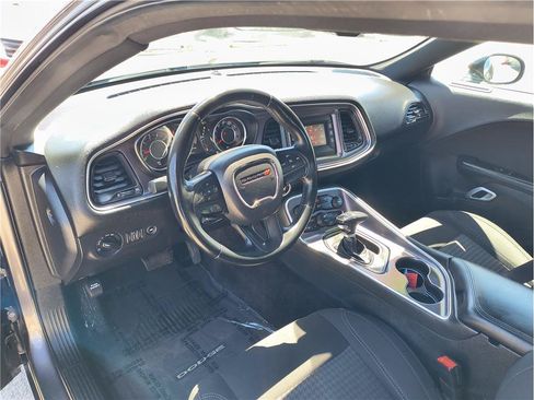 Used 2016 Dodge Challenger SXT RWD image 5