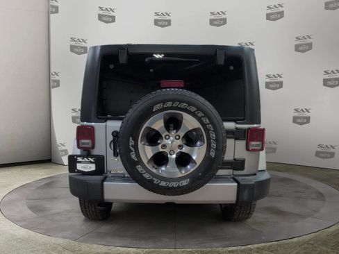 Used 2016 Jeep Wrangler Unlimited Sahara image 4