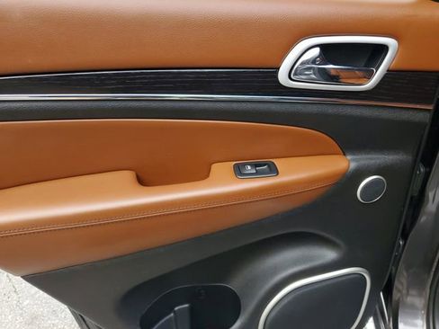 Certified 2018 Jeep Grand Cherokee Summit w/ Platinum Series Group image 16