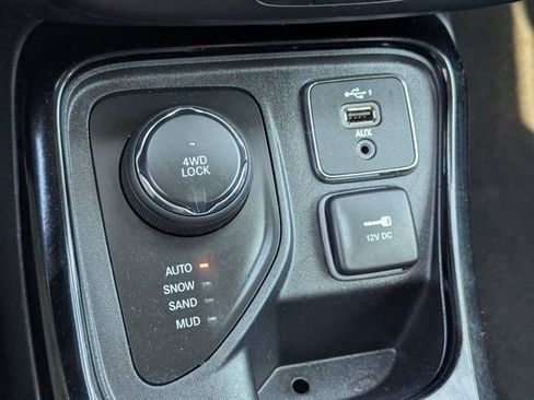 Used 2021 Jeep Compass Limited image 16