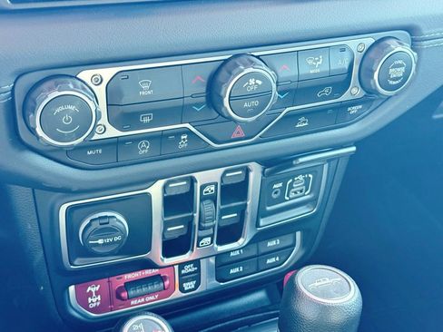 Used 2024 Jeep Gladiator Rubicon image 17