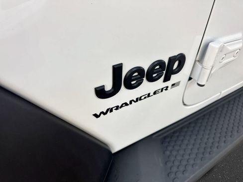 Used 2023 Jeep Wrangler Unlimited Sport AWD/4WD image 19