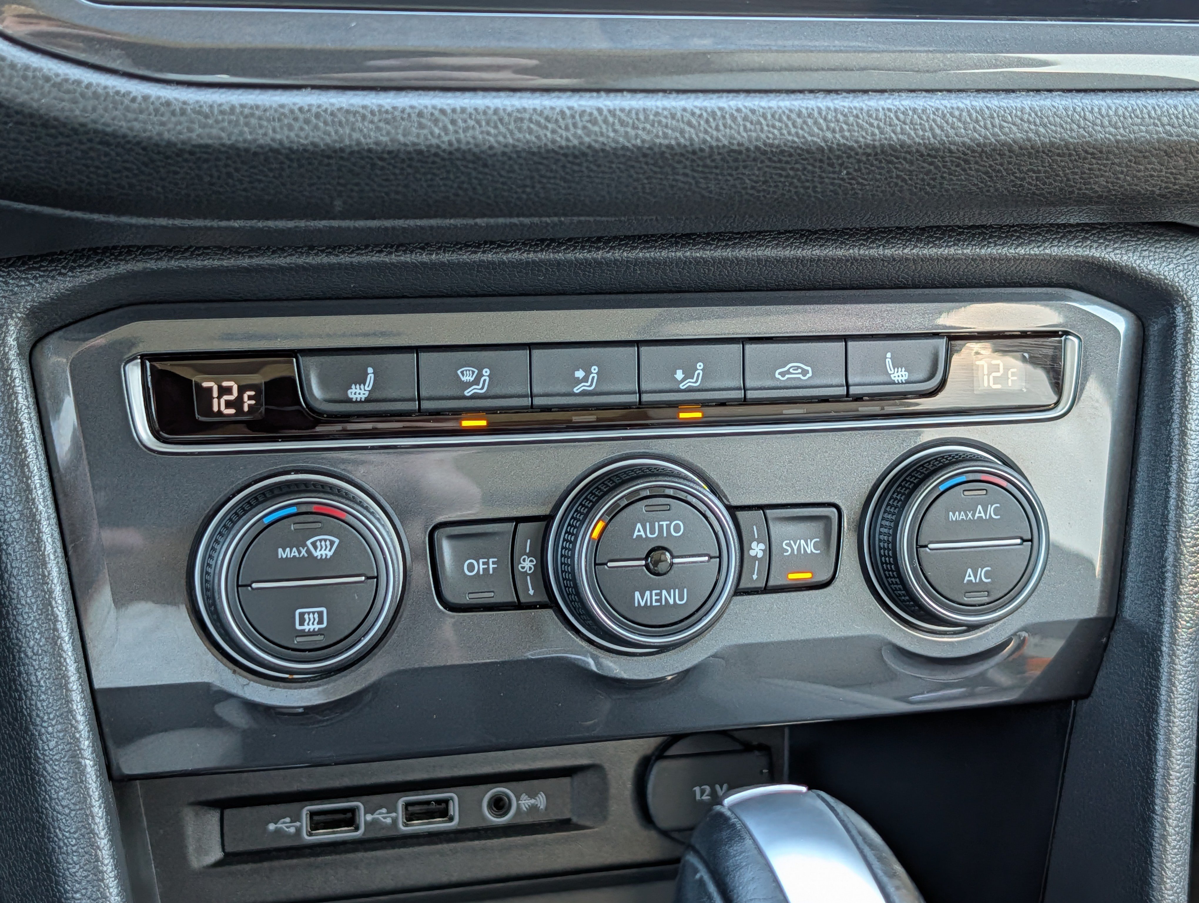 Used 2020 Volkswagen Tiguan SE w/ Panoramic Sunroof Package AWD/4WD image 23