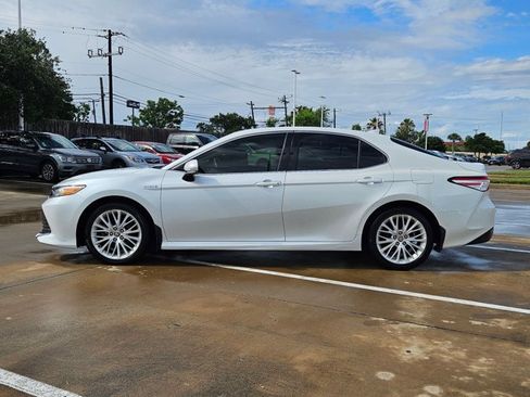 Used 2020 Toyota Camry XLE FWD image 8