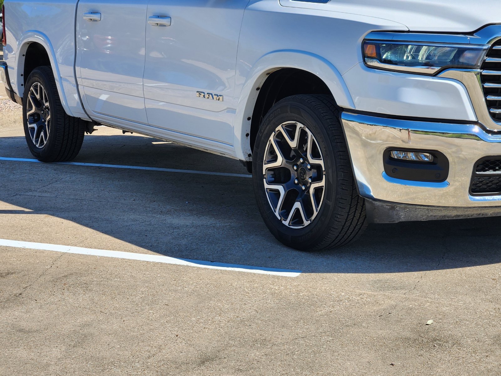 Used 2026 RAM 1500 Laramie AWD/4WD image 11