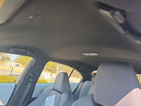 Used 2026 Toyota Corolla SE w/ SE Premium Package image 22