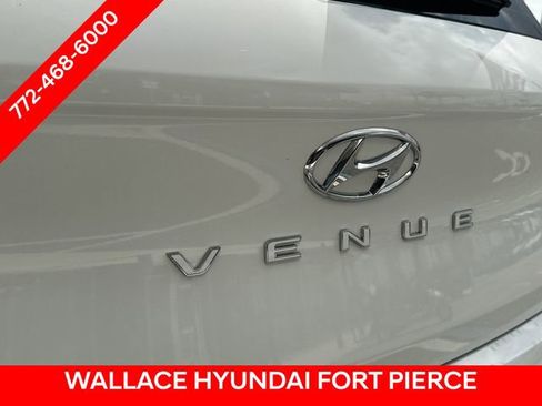 Used 2024 Hyundai Venue SEL FWD image 9