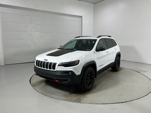 Used 2019 Jeep Cherokee Trailhawk w/ Cold Weather Group AWD/4WD image 21