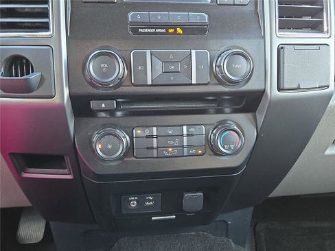 Used 2015 Ford F150 XLT image 24