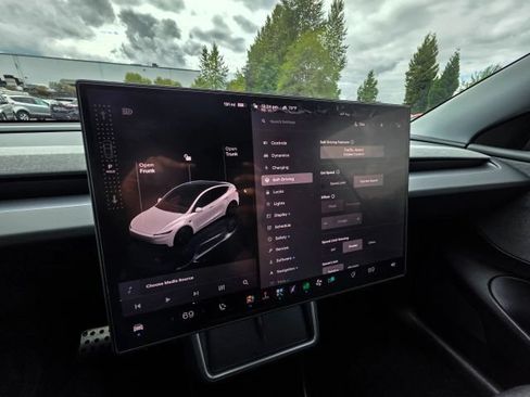 Used 2026 Tesla Model Y AWD image 63