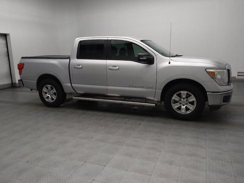 Used 2018 Nissan Titan SV RWD image 11