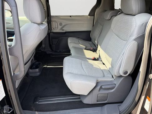 Used 2021 Toyota Sienna LE w/ LE Plus Package image 15