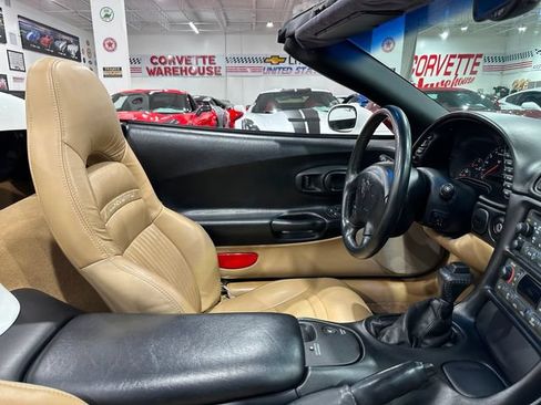 Used 2004 Chevrolet Corvette Convertible w/ Preferred Equipment Group RWD image 12