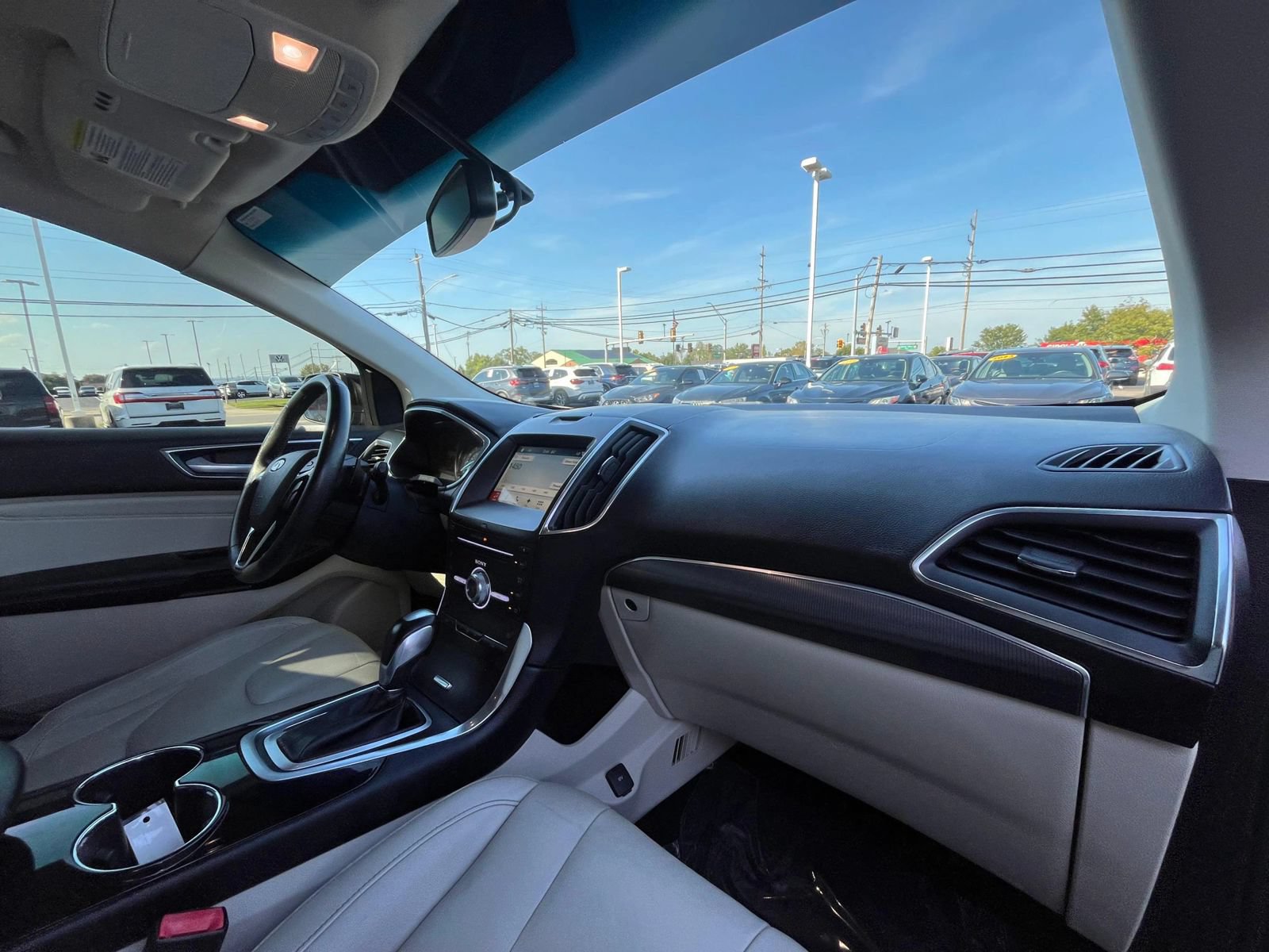 Used 2018 Ford Edge Titanium w/ Technology Package AWD/4WD image 30
