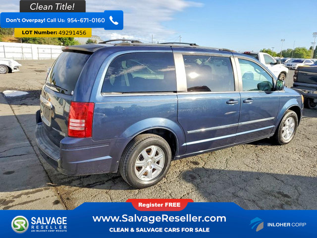 Used 2009 Chrysler Town & Country Touring FWD image 4