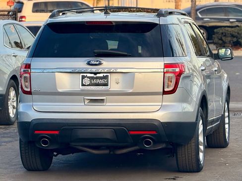 Used 2013 Ford Explorer XLT image 3