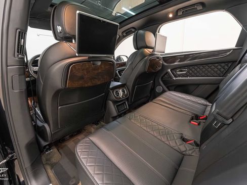 Used 2017 Bentley Bentayga AWD/4WD image 36