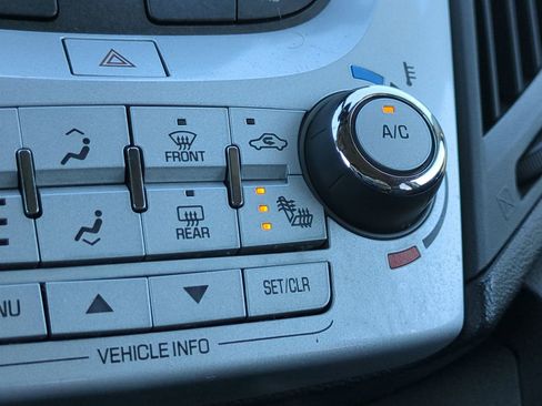 Used 2017 Chevrolet Equinox LT image 24