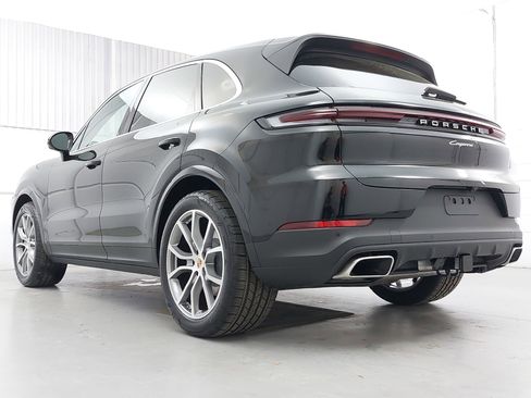 New 2026 Porsche Cayenne image 3