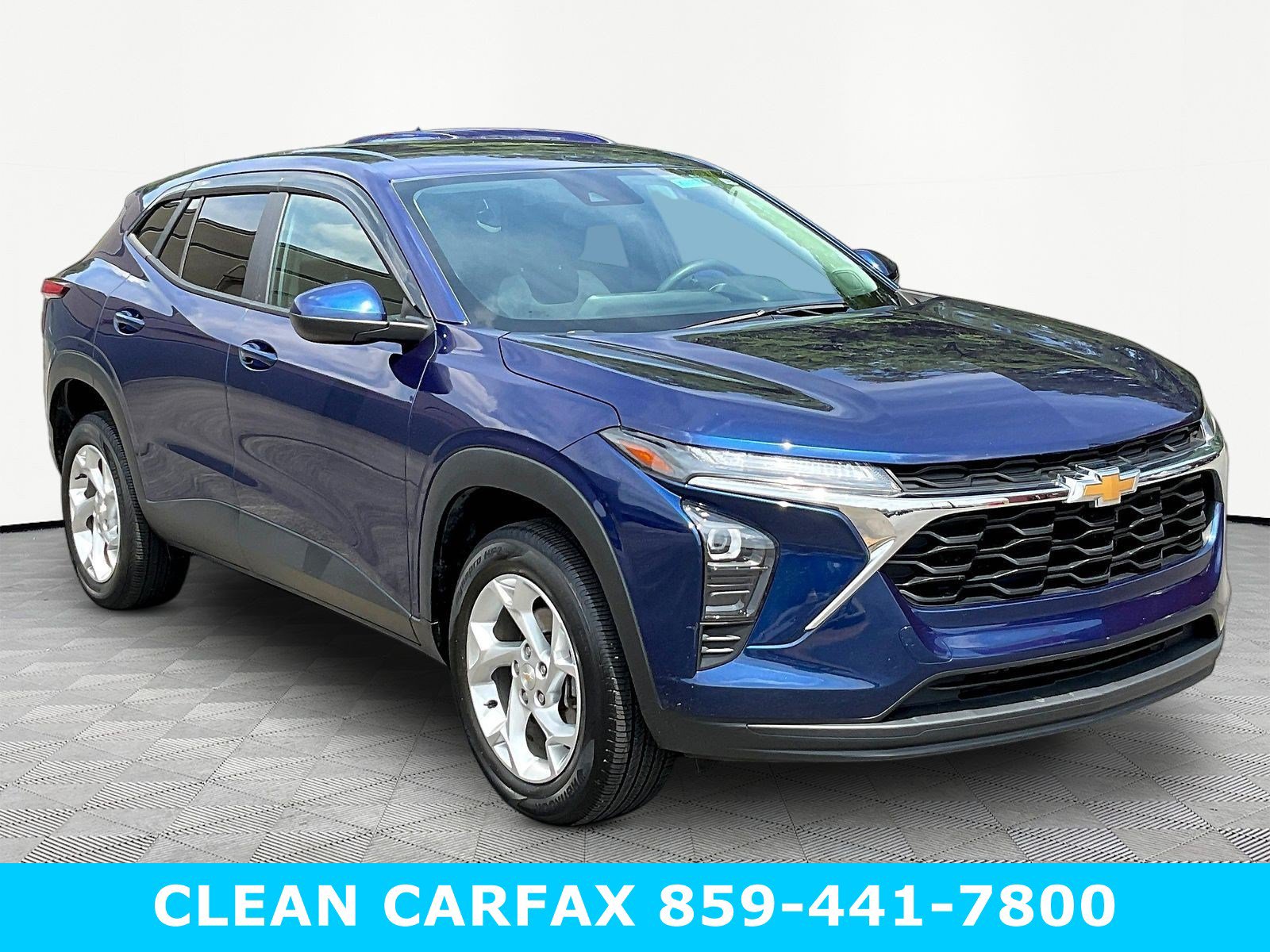 Used 2024 Chevrolet Trax LS w/ LS Convenience Package FWD image 3