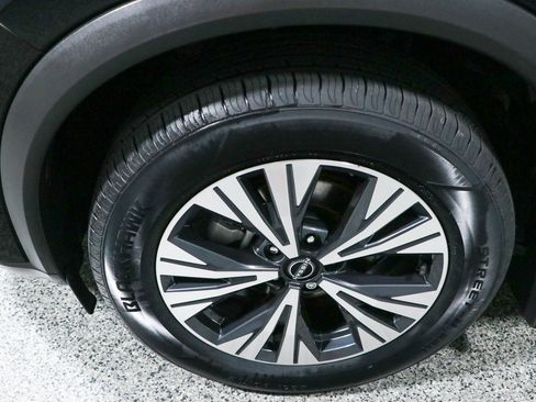 Used 2023 Nissan Rogue SV w/ SV Premium B Package FWD image 11