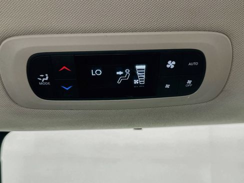 Used 2017 Chrysler Pacifica Touring Plus w/ Tire & Wheel Group FWD image 23
