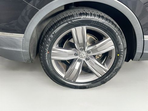 Used 2021 Volkswagen Tiguan SEL FWD image 11