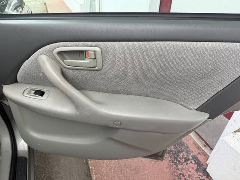 Used 2001 Toyota Camry LE FWD image 19