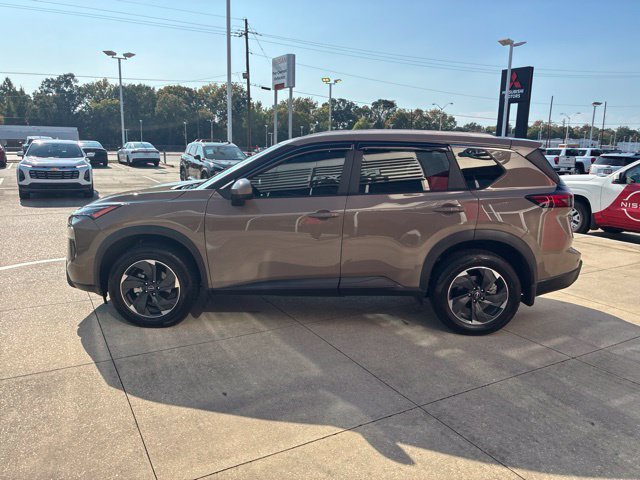 Used 2024 Nissan Rogue SV w/ SV Premium Package FWD image 4