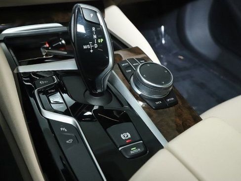Used 2020 BMW 530i xDrive w/ Premium Package image 37