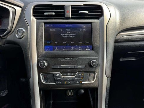 Used 2020 Ford Fusion SE image 26