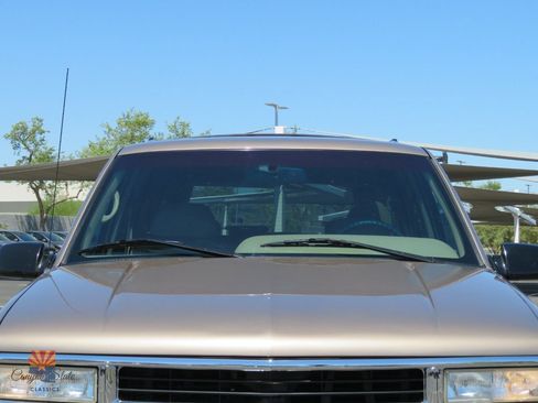 Used 1996 Chevrolet Suburban 2500 AWD/4WD image 33