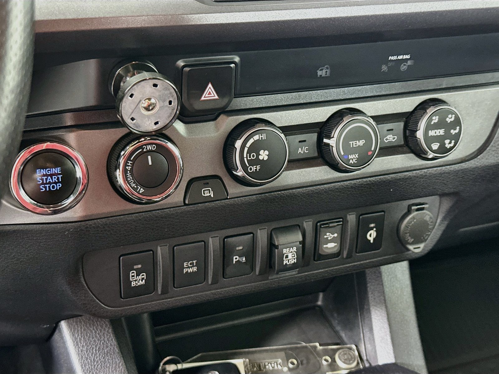 Certified 2019 Toyota Tacoma TRD Off-Road w/ Technology Package AWD/4WD image 15