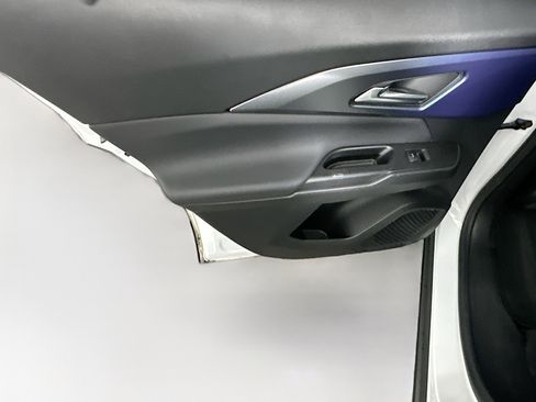 Used 2025 Chevrolet Equinox EV LT w/ Convenience Package image 32