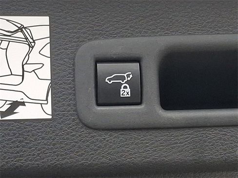 Used 2024 Toyota Sienna XLE image 32