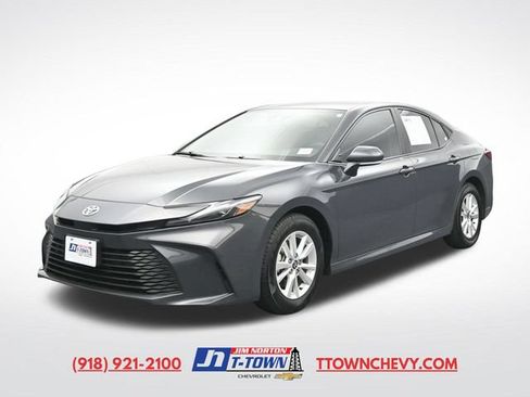 Used 2025 Toyota Camry LE FWD image 3