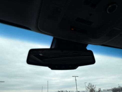 Used 2017 Chevrolet Suburban LT image 27