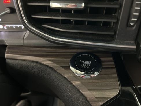 Used 2022 Ford Explorer Limited image 11