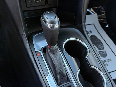 Used 2021 Chevrolet Equinox LT w/ Driver Convenience Package image 24