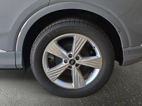 Used 2023 Audi Q4 e-tron Premium Plus AWD/4WD image 32