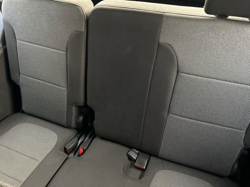 Used 2023 Chevrolet Traverse LT image 15