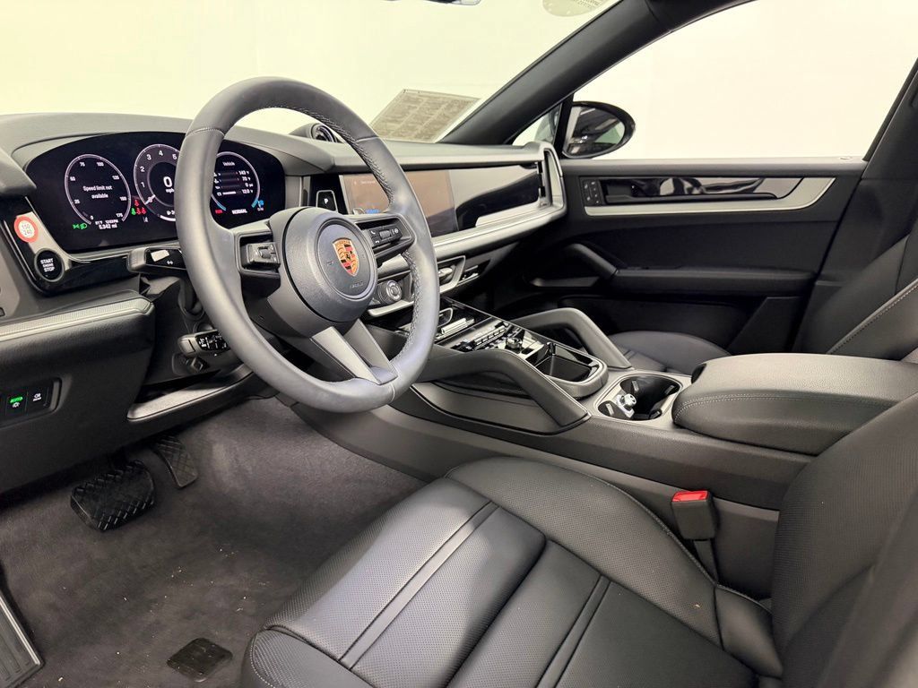 Certified 2026 Porsche Cayenne Coupe AWD/4WD image 4